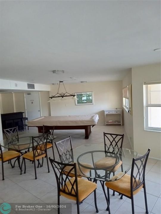 For Sale: $299,000 (1 beds, 1 baths, 897 Square Feet)