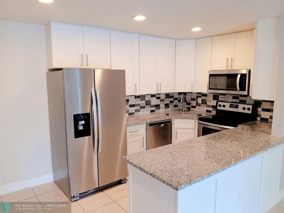 For Sale: $250,000 (2 beds, 2 baths, 1111 Square Feet)