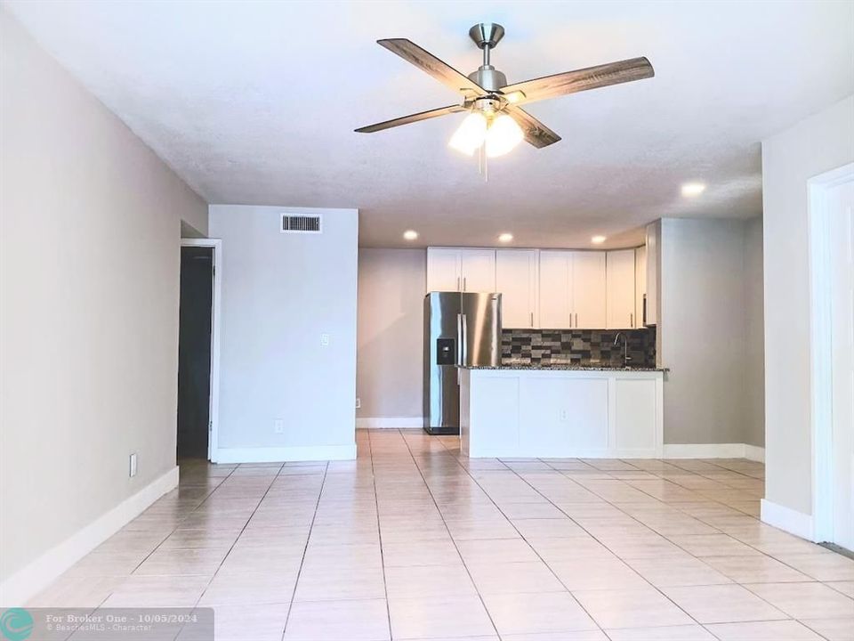 For Sale: $250,000 (2 beds, 2 baths, 1111 Square Feet)