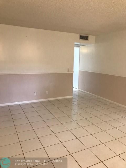 For Sale: $175,000 (2 beds, 1 baths, 954 Square Feet)