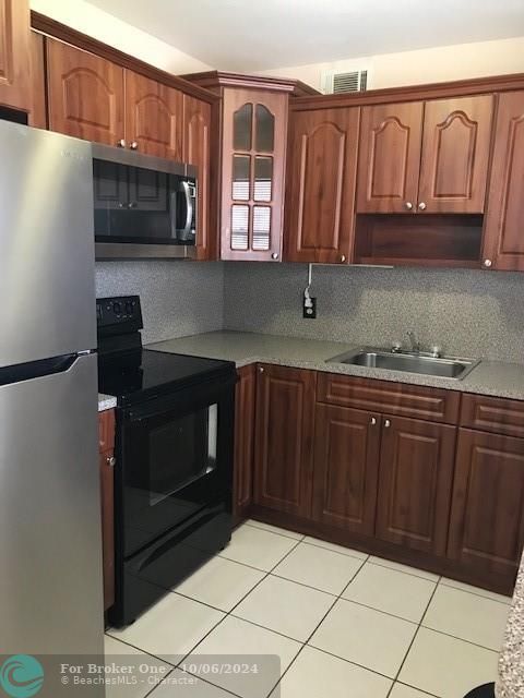 For Sale: $175,000 (2 beds, 1 baths, 954 Square Feet)