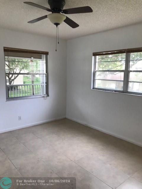 For Sale: $175,000 (2 beds, 1 baths, 954 Square Feet)