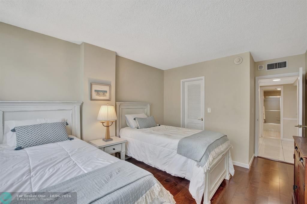 For Sale: $449,900 (2 beds, 2 baths, 1491 Square Feet)