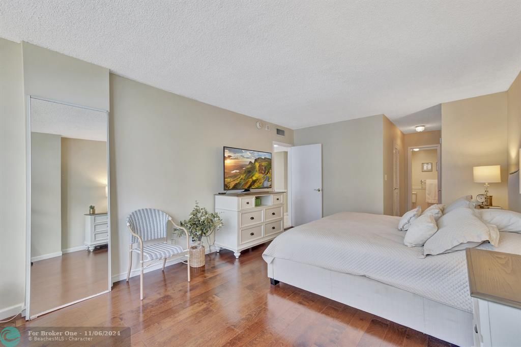 For Sale: $449,900 (2 beds, 2 baths, 1491 Square Feet)