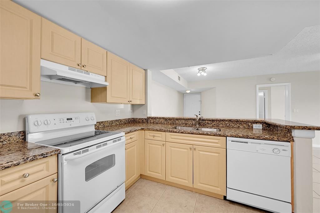 Recently Rented: $2,050 (2 beds, 2 baths, 986 Square Feet)