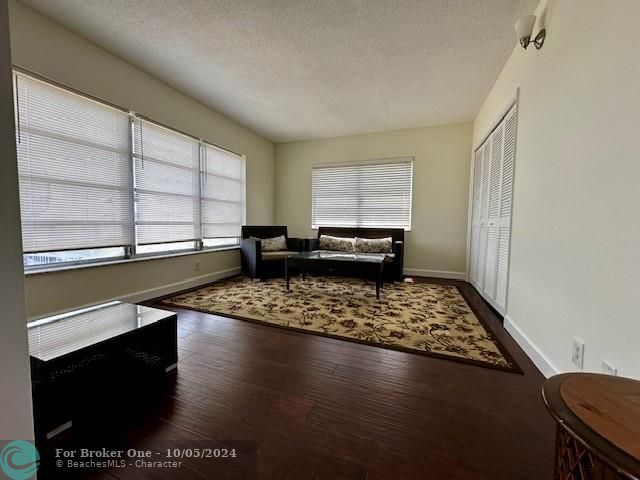 For Rent: $2,500 (3 beds, 2 baths, 1390 Square Feet)