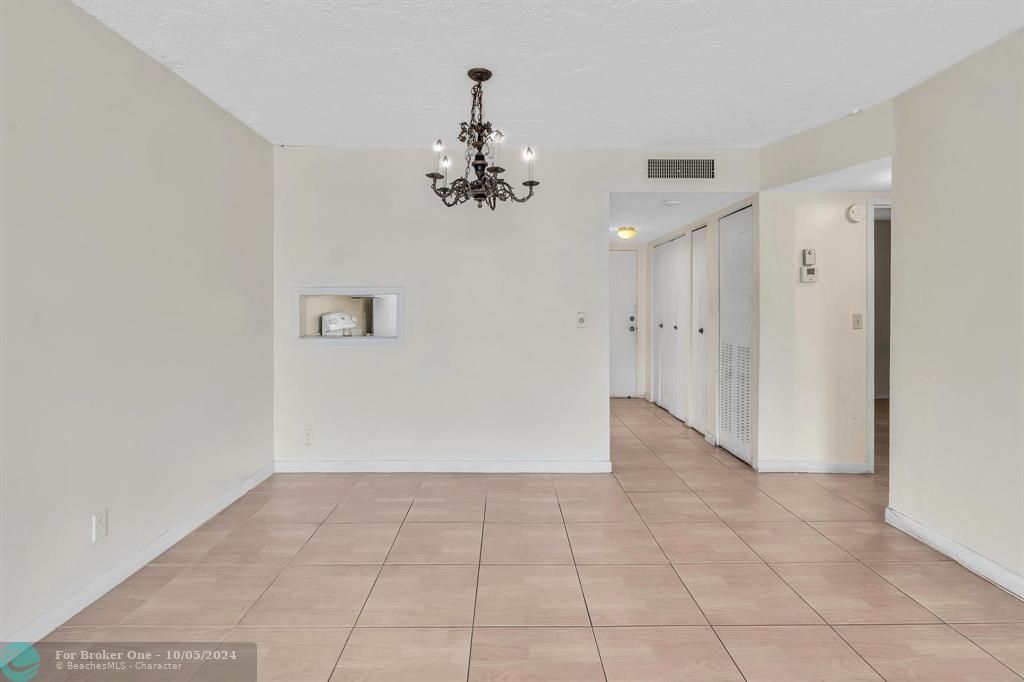 Active With Contract: $109,000 (2 beds, 2 baths, 865 Square Feet)