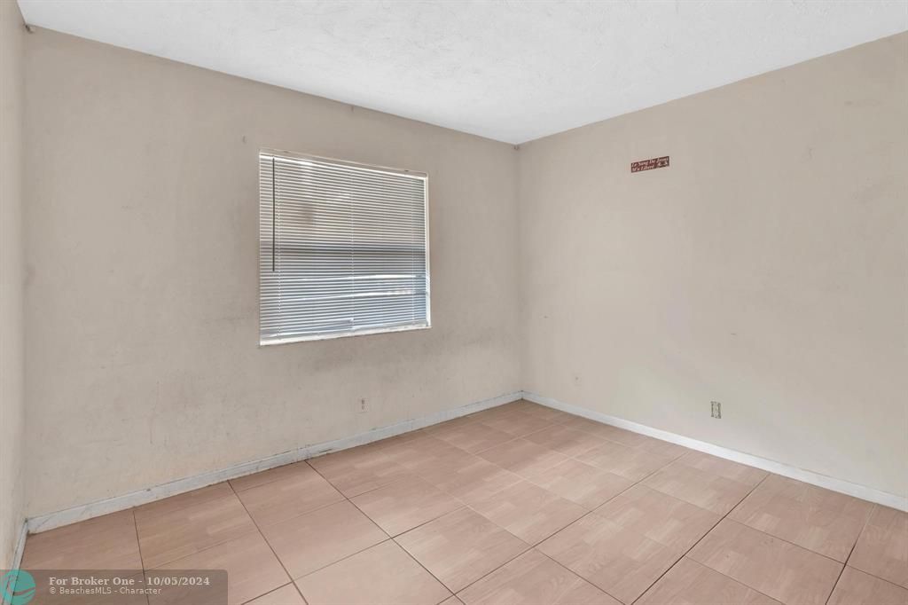 Active With Contract: $109,000 (2 beds, 2 baths, 865 Square Feet)