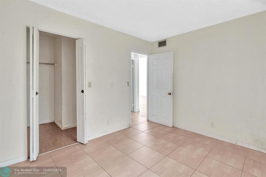 Active With Contract: $109,000 (2 beds, 2 baths, 865 Square Feet)