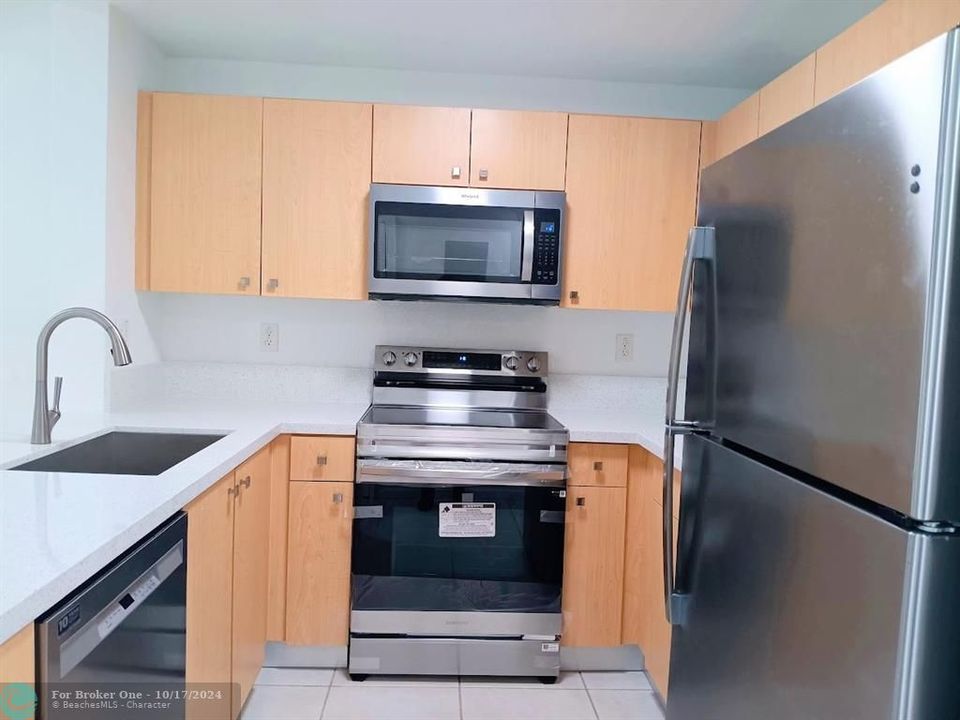 En Venta: $285,000 (3 camas, 2 baños, 1150 Pies cuadrados)