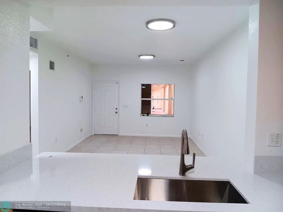 En Venta: $285,000 (3 camas, 2 baños, 1150 Pies cuadrados)