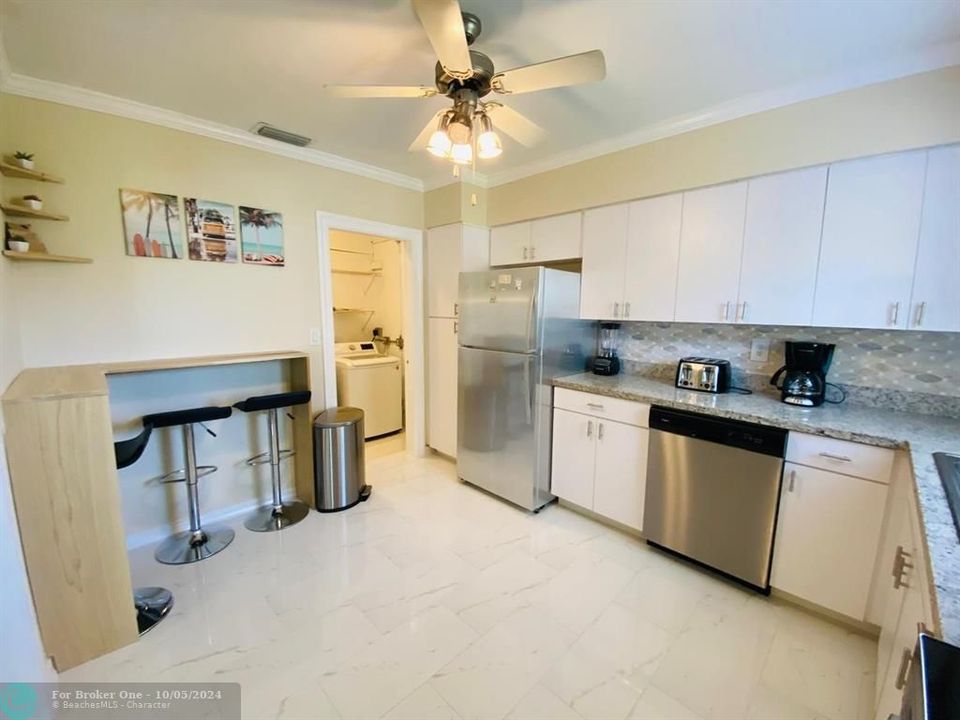 Active With Contract: $2,950 (2 beds, 2 baths, 1218 Square Feet)