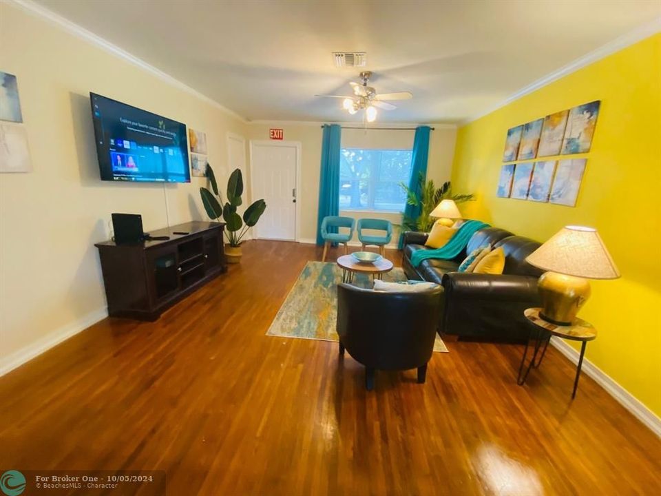 Active With Contract: $2,950 (2 beds, 2 baths, 1218 Square Feet)