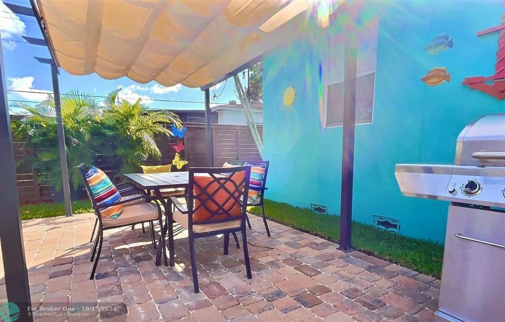 Active With Contract: $2,950 (2 beds, 2 baths, 1218 Square Feet)