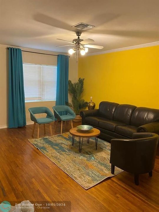 Active With Contract: $2,950 (2 beds, 2 baths, 1218 Square Feet)