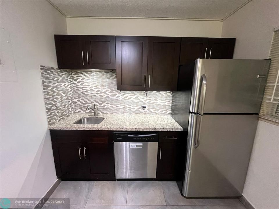 Recently Sold: $1,925 (2 beds, 1 baths, 8003 Square Feet)