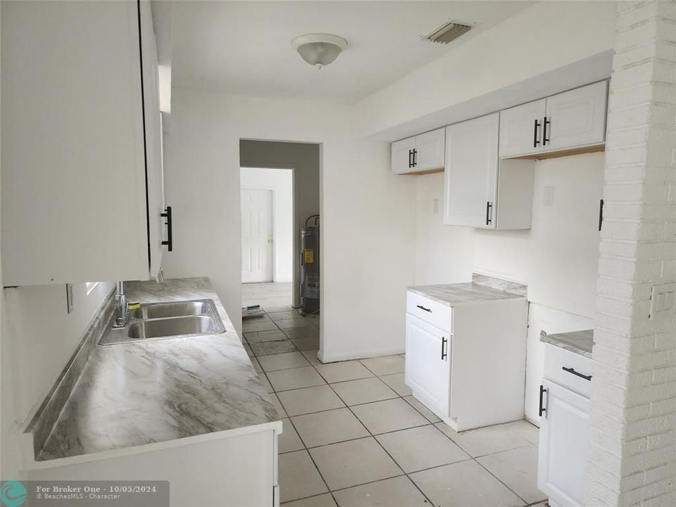 Vendido Recientemente: $379,000 (4 camas, 2 baños, 1612 Pies cuadrados)