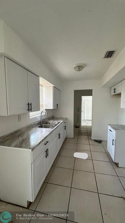 Vendido Recientemente: $379,000 (4 camas, 2 baños, 1612 Pies cuadrados)