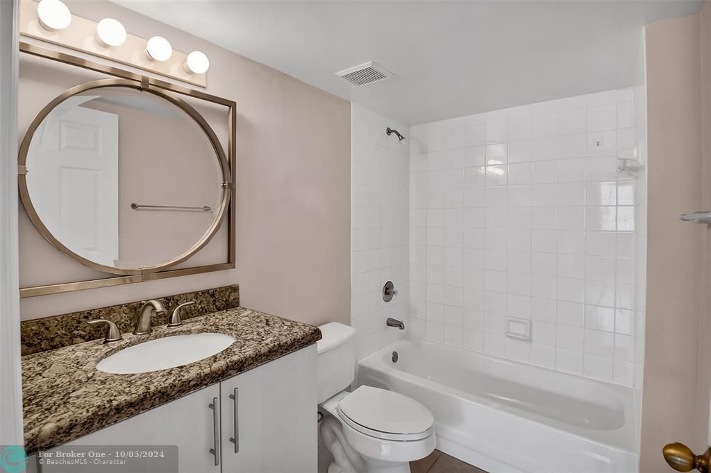 Active With Contract: $2,450 (2 beds, 2 baths, 1054 Square Feet)