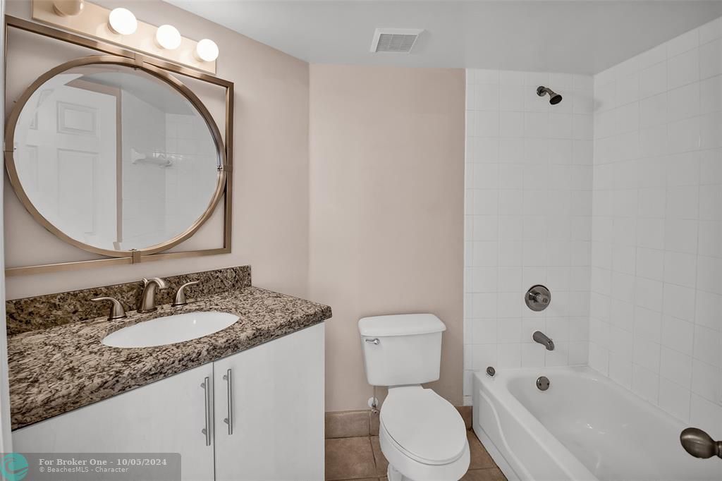 Active With Contract: $2,450 (2 beds, 2 baths, 1054 Square Feet)