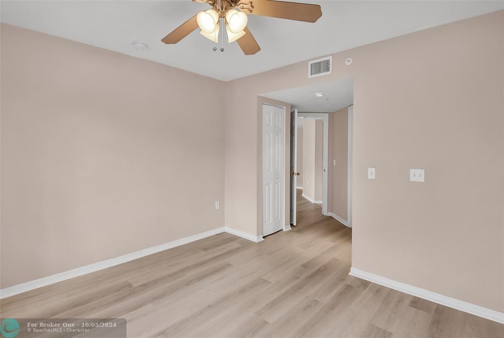 Active With Contract: $2,450 (2 beds, 2 baths, 1054 Square Feet)