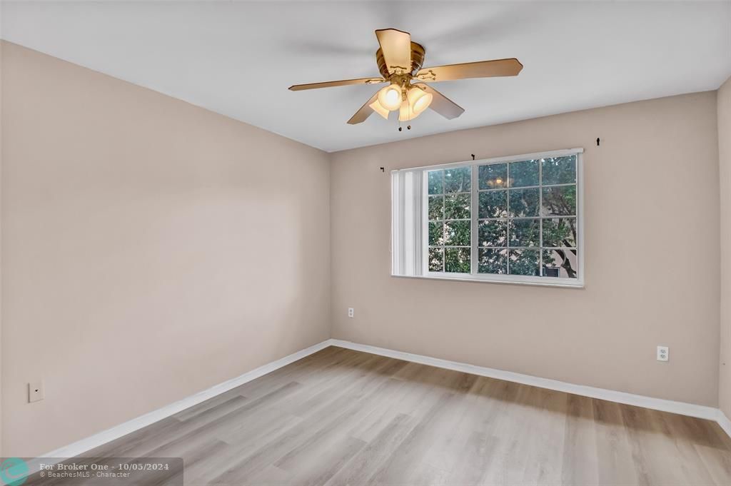 Active With Contract: $2,450 (2 beds, 2 baths, 1054 Square Feet)