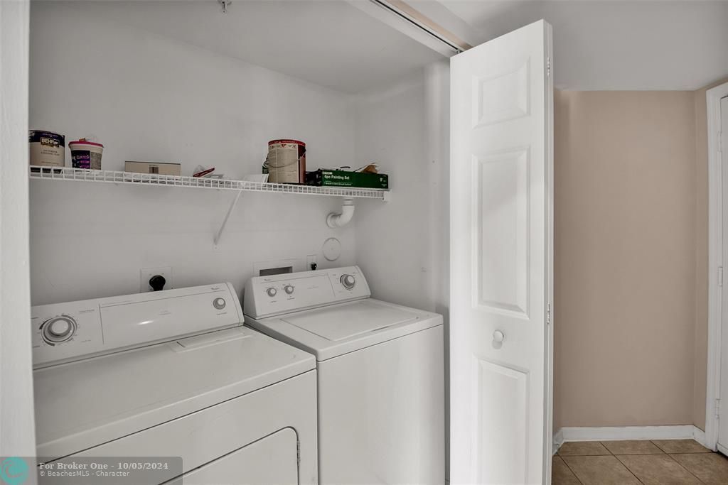 Active With Contract: $2,450 (2 beds, 2 baths, 1054 Square Feet)