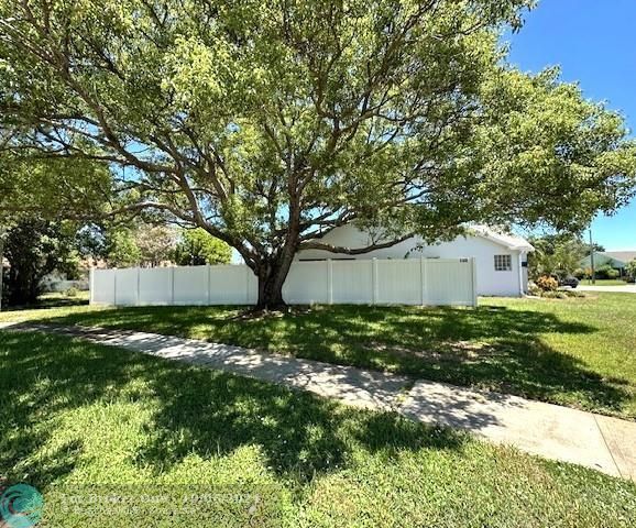 For Sale: $389,000 (3 beds, 2 baths, 1792 Square Feet)