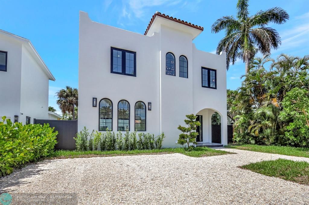 For Sale: $2,865,000 (4 beds, 4 baths, 2666 Square Feet)