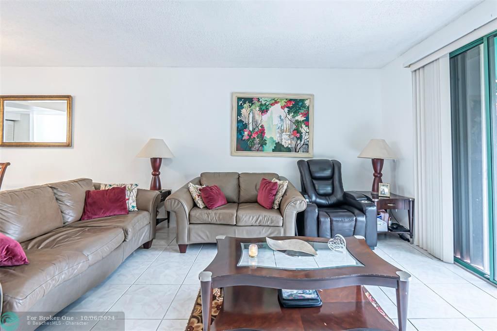 Recently Sold: $469,999 (4 beds, 2 baths, 1812 Square Feet)