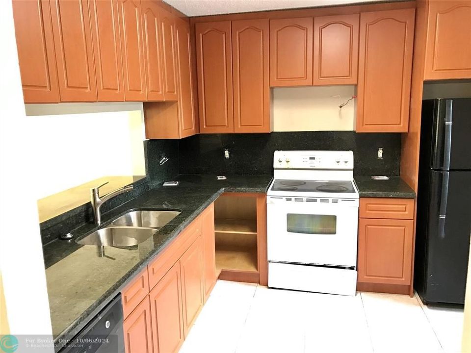 Vendido Recientemente: $2,450 (3 camas, 2 baños, 1248 Pies cuadrados)