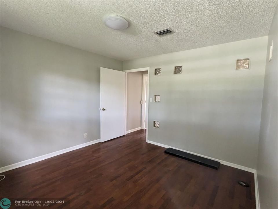 For Rent: $2,900 (3 beds, 2 baths, 1410 Square Feet)