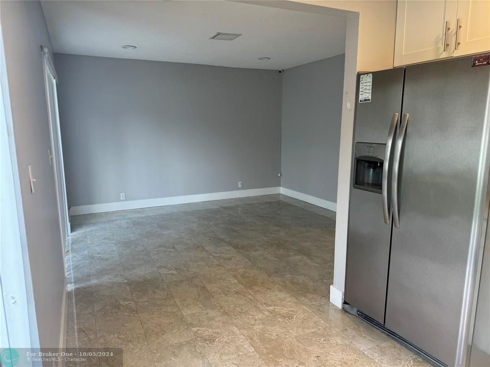 Recently Rented: $3,000 (3 beds, 2 baths, 1676 Square Feet)