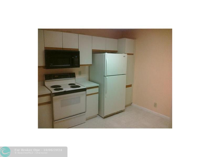 For Rent: $1,995 (2 beds, 2 baths, 950 Square Feet)