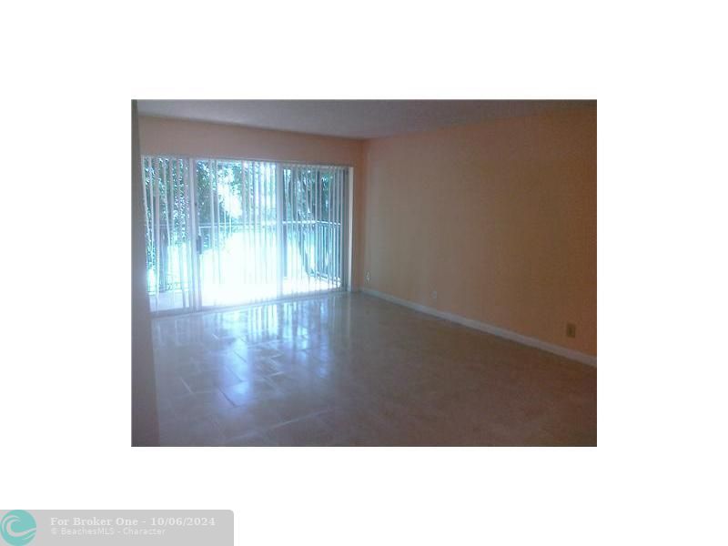 For Rent: $1,995 (2 beds, 2 baths, 950 Square Feet)