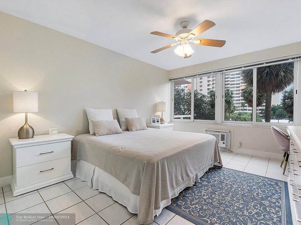 For Sale: $289,000 (2 beds, 2 baths, 1087 Square Feet)