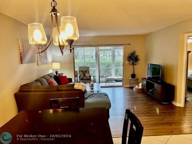 For Sale: $209,950 (2 beds, 2 baths, 1275 Square Feet)