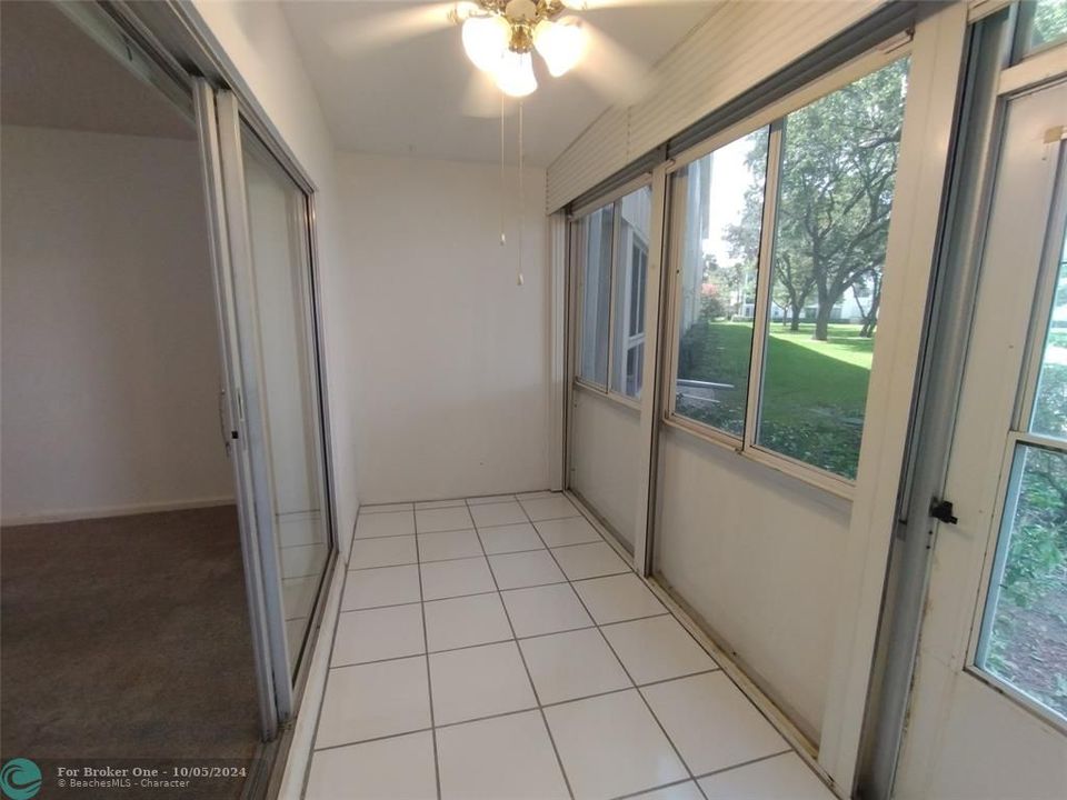 Active With Contract: $1,800 (2 beds, 2 baths, 1275 Square Feet)