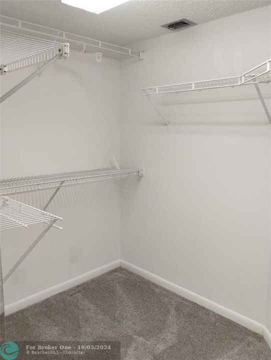 Active With Contract: $1,800 (2 beds, 2 baths, 1275 Square Feet)