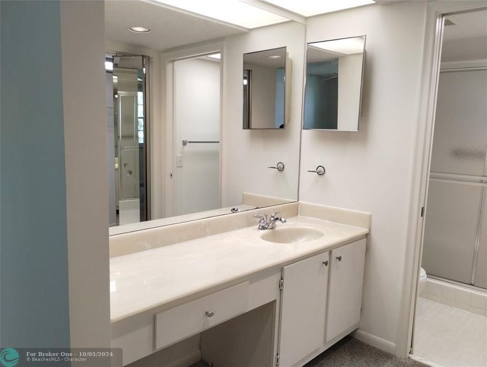 Active With Contract: $1,800 (2 beds, 2 baths, 1275 Square Feet)