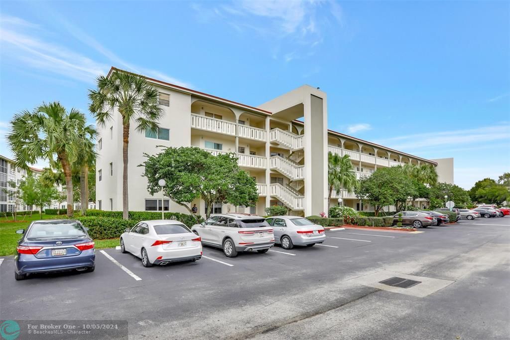 Active With Contract: $1,800 (2 beds, 2 baths, 1275 Square Feet)