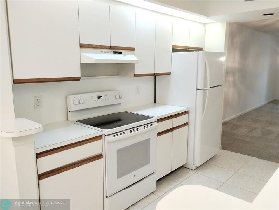 Active With Contract: $1,800 (2 beds, 2 baths, 1275 Square Feet)