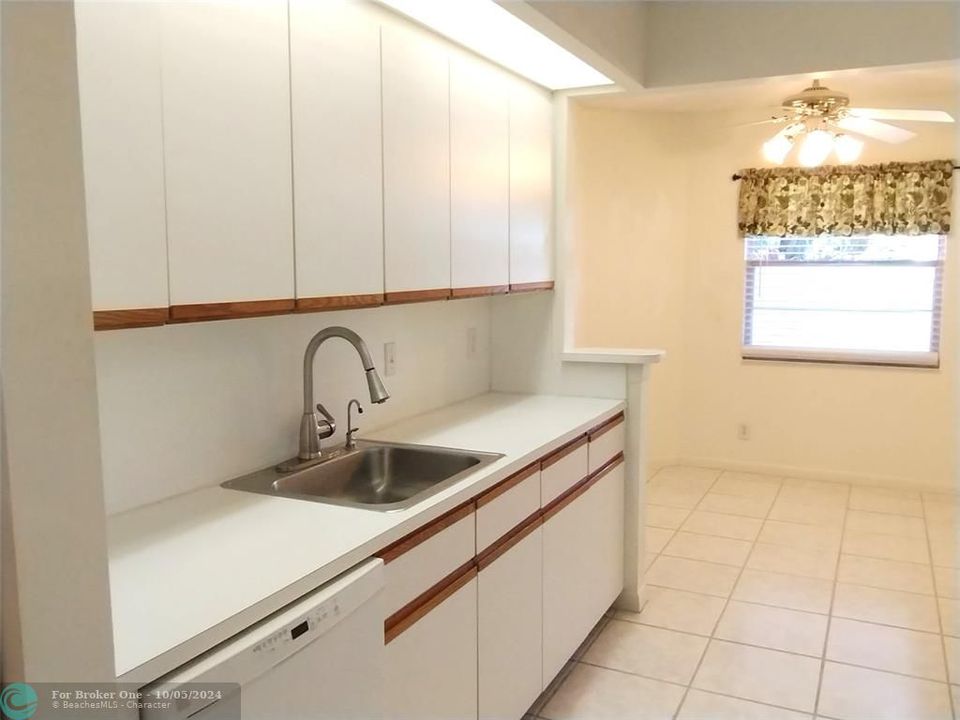 Active With Contract: $1,800 (2 beds, 2 baths, 1275 Square Feet)