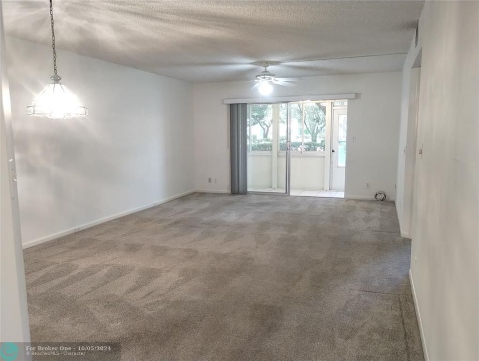 Active With Contract: $1,800 (2 beds, 2 baths, 1275 Square Feet)