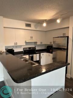 Active With Contract: $2,000 (2 beds, 2 baths, 1076 Square Feet)