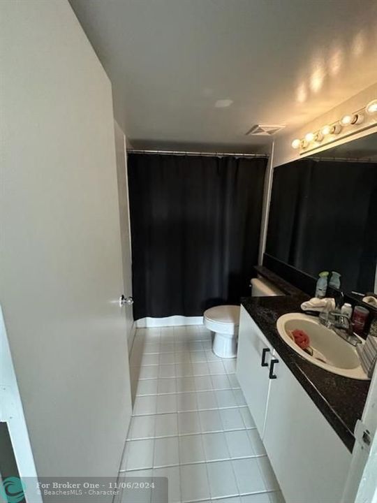 Active With Contract: $2,000 (2 beds, 2 baths, 1076 Square Feet)