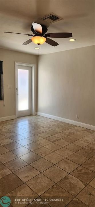 For Sale: $1,800 (1 beds, 1 baths, 600 Square Feet)