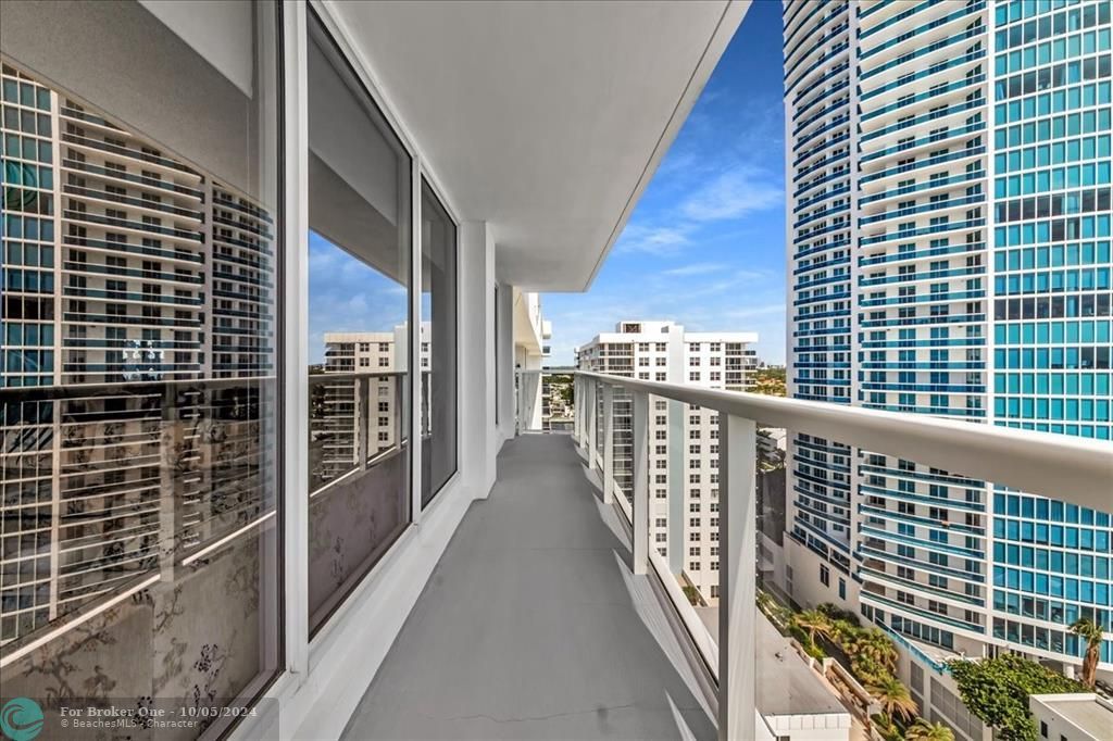 Active With Contract: $979,000 (2 beds, 2 baths, 1768 Square Feet)