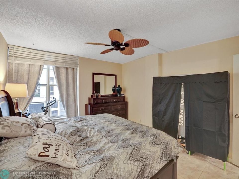 For Sale: $270,000 (1 beds, 1 baths, 795 Square Feet)