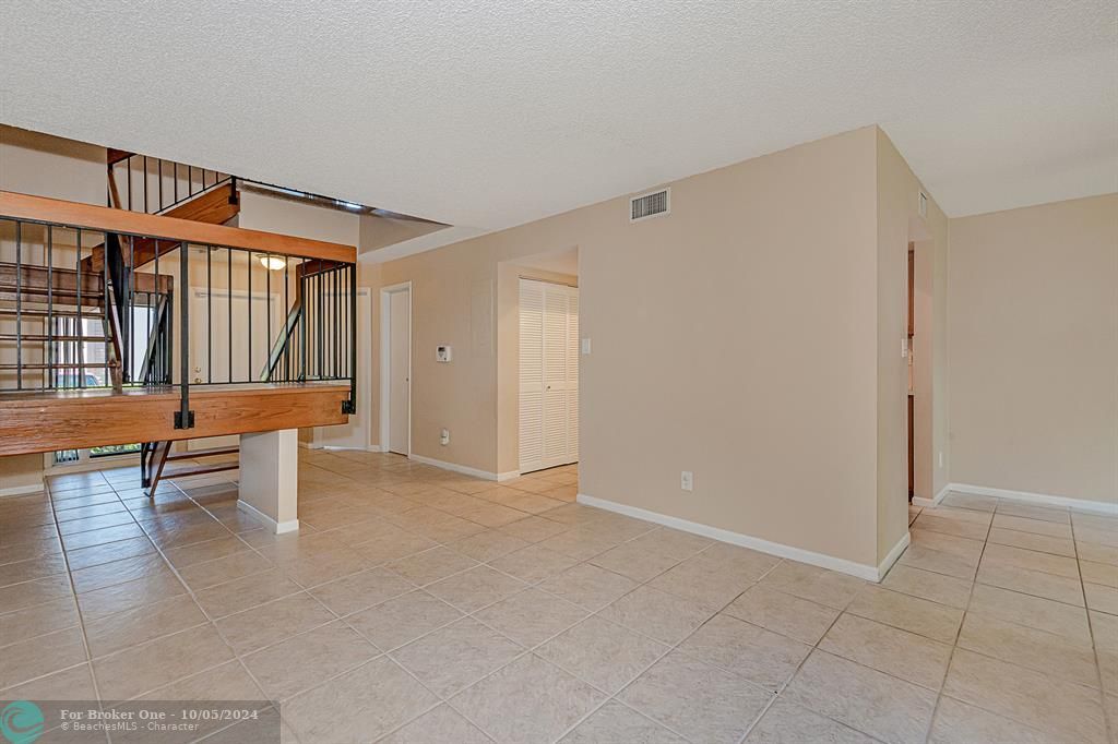 Active With Contract: $2,950 (4 beds, 3 baths, 1640 Square Feet)